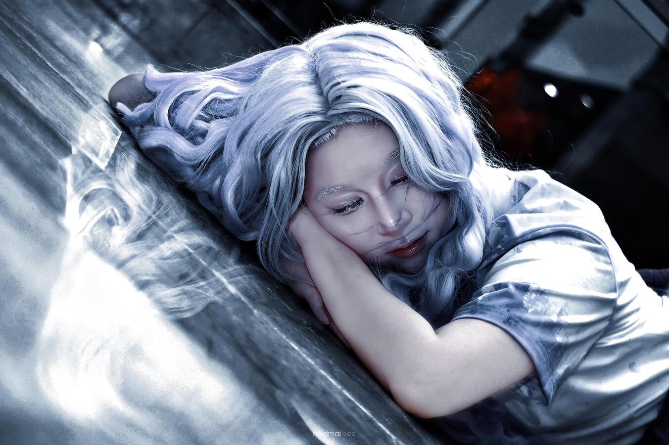 Shoot with Nikon D3100 (+ Andoer GN40) & Nikon AF-S DX 55-300mm f/4.5-5.6G ED VR (+ K&F Concept A-Series HD Black Mist Diffusion 1/4). No rim light or other direct light sources were used.