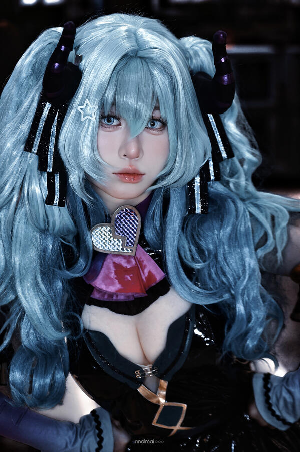 Shoot with Nikon D3100 (+ Andoer GN40) & Nikon AF-S DX 55-300mm f/4.5-5.6G ED VR (+ K&F Concept A-Series HD Black Mist Diffusion 1/4). No rim light or other direct light sources were used.