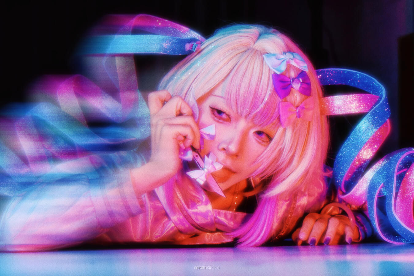 Hình ảnh chỉ mang tính chất nghệ thuật, hư cấu. Các đạo cụ được sử dụng là giả, và sử dụng trong môi trường được kiểm soát khắt khe. (Chúng) Tôi KHÔNG khuyến khích mọi hành vi tự làm hại bản thân.