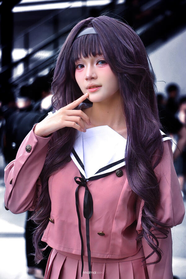 Shoot with Nikon D3100 (+ Andoer GN40) & Nikon AF-S DX 55-300mm f/4.5-5.6G ED VR (+ K&F Concept A-Series HD Black Mist Diffusion 1/4). No rim light or other direct light sources were used.