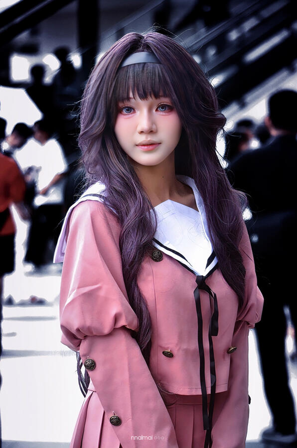 Shoot with Nikon D3100 (+ Andoer GN40) & Nikon AF-S DX 55-300mm f/4.5-5.6G ED VR (+ K&F Concept A-Series HD Black Mist Diffusion 1/4). No rim light or other direct light sources were used.